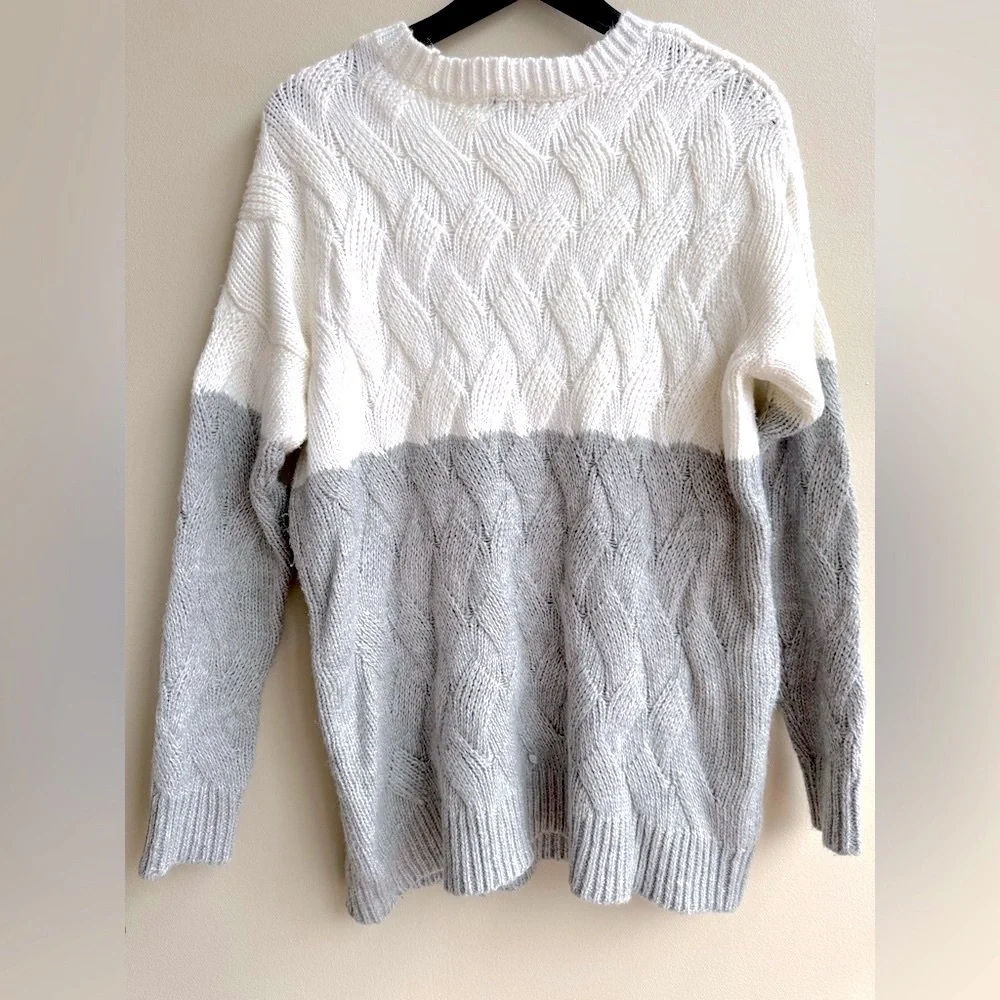 A. New. Day. Cable Knit Sweater Block Coloring White Grey Crew Neck Size Medium - Picture 2 of 9